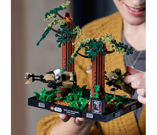 LEGO Star Wars 75353 Diorama: Pościg na ścigaczu przez Endor™ - 1091444 - zdjęcie 7